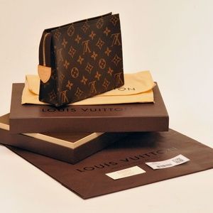 LOUIS VUITTON POUCHE TOILETTE 19 MONOGRAM CANVAS NEW WITH TAGS M47544